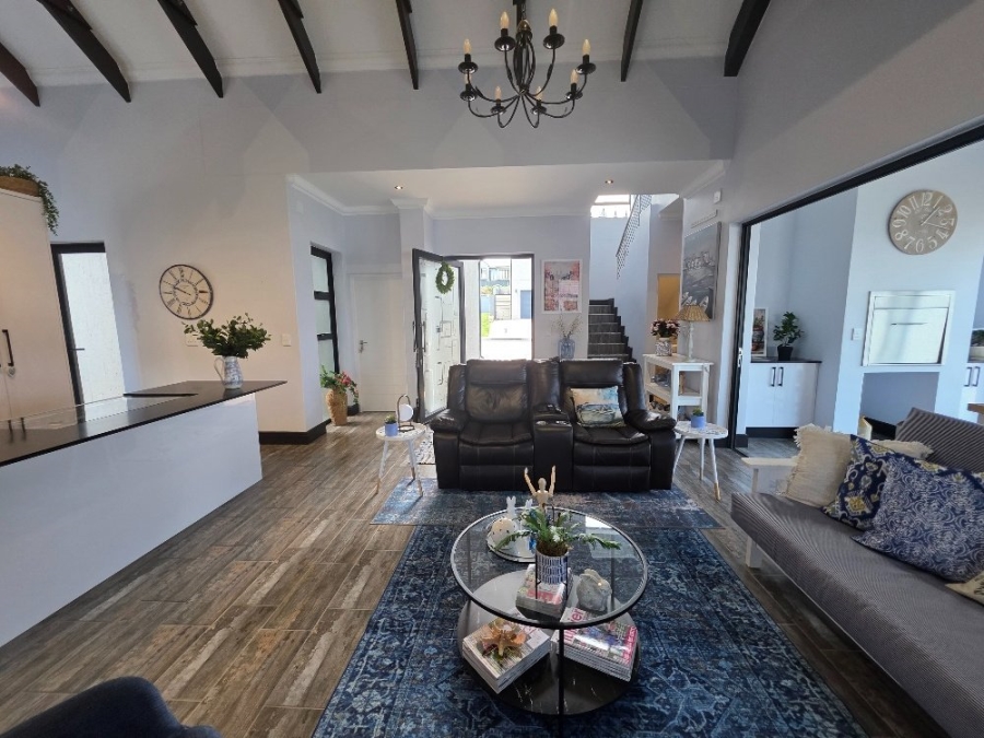 2 Bedroom Property for Sale in Outeniquasbosch Western Cape